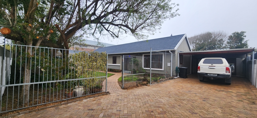 To Let 3 Bedroom Property for Rent in Meadowridge Western Cape